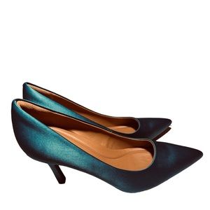 NWT Nordstrom Rack Turquoise satin style heels